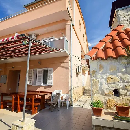 Vesna 1411 Tribunj (Sibenik-Knin)